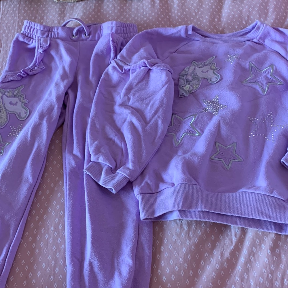 Super cute unicorn set, pre-lived. No stains or holes, normal wear